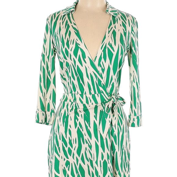 Diane Von Furstenberg Dresses & Skirts - Diane von Furstenberg 100% Silk Casual Dress Size 10
